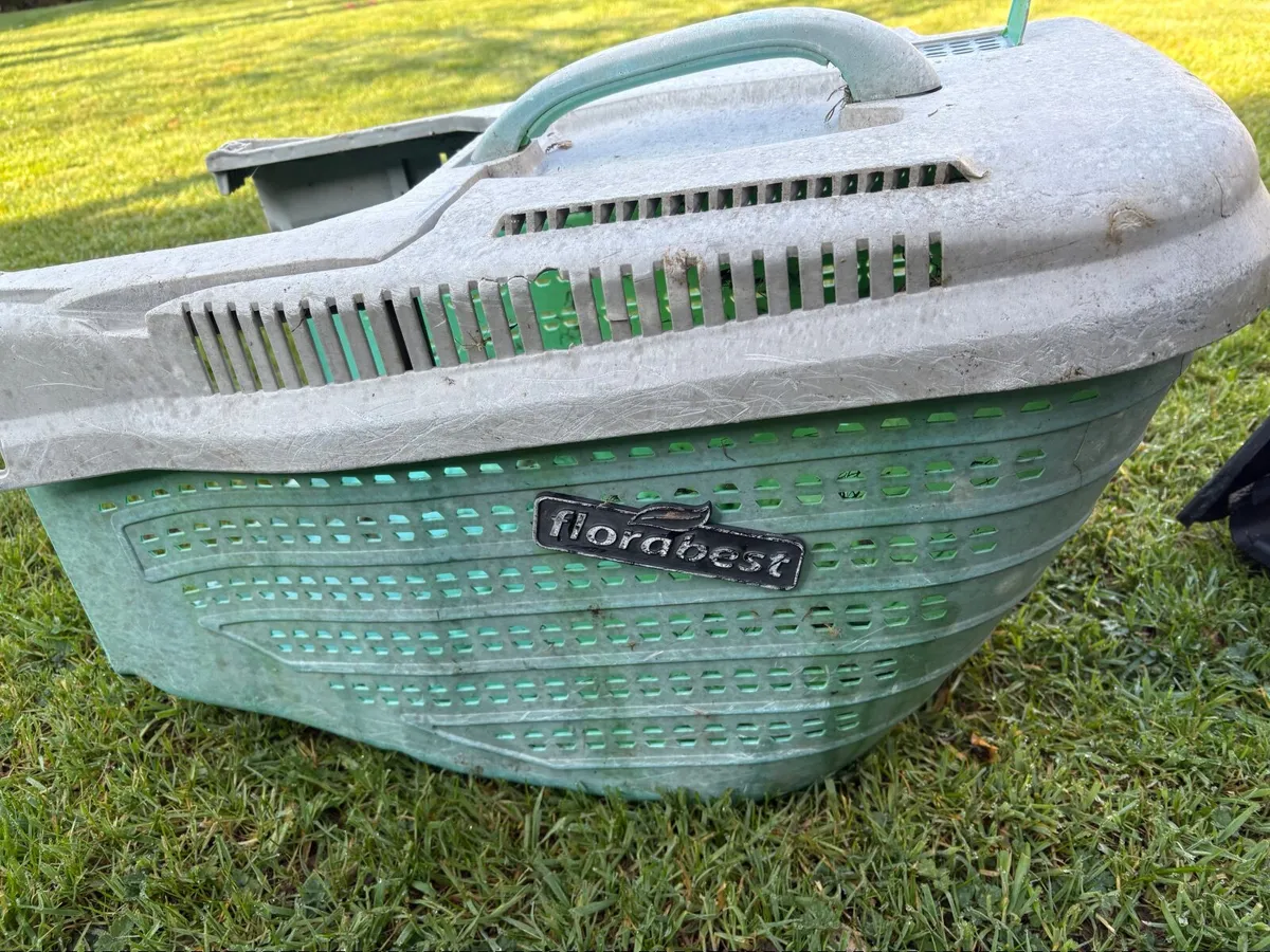 Lawnmower grass box - Image 1