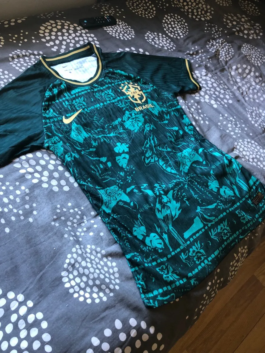 Brazil football jersey - Image 2