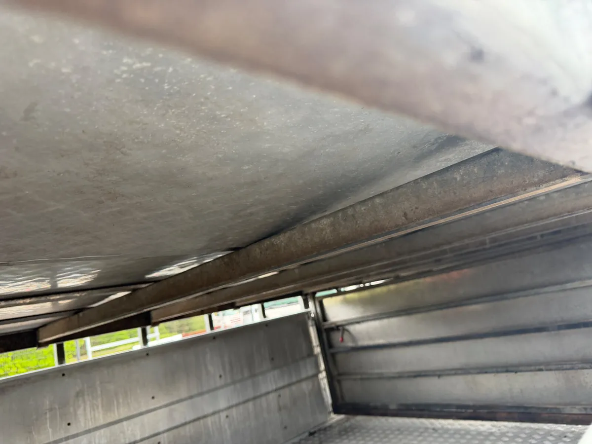 Hudson 27 FT Cattle Trailer LP - Image 4