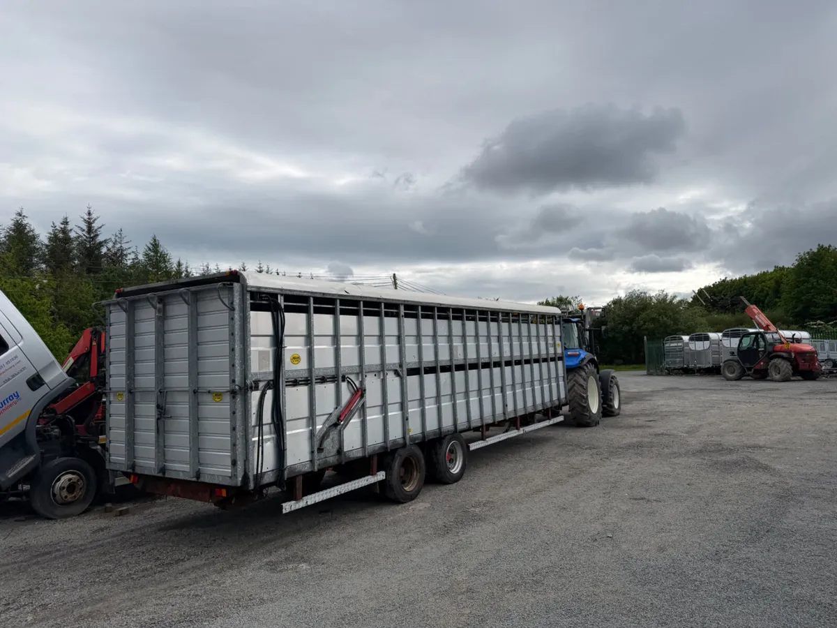 Hudson 27 FT Cattle Trailer LP - Image 3