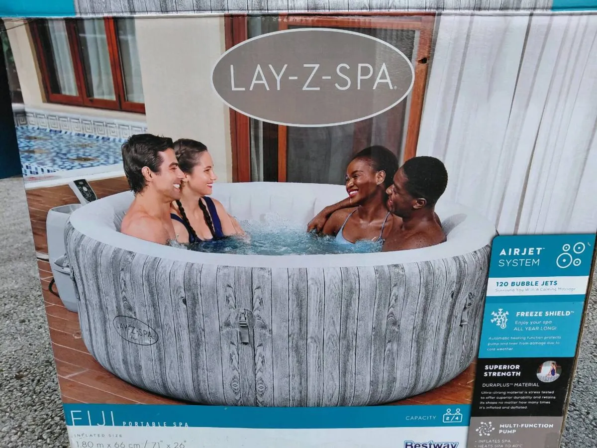 Hot Tub Lay Z Spa - Image 1