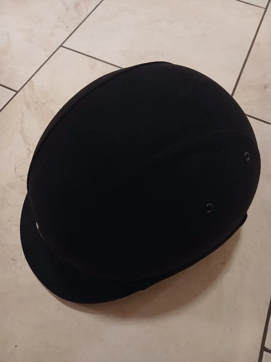 Horse riding helmet - Image 1