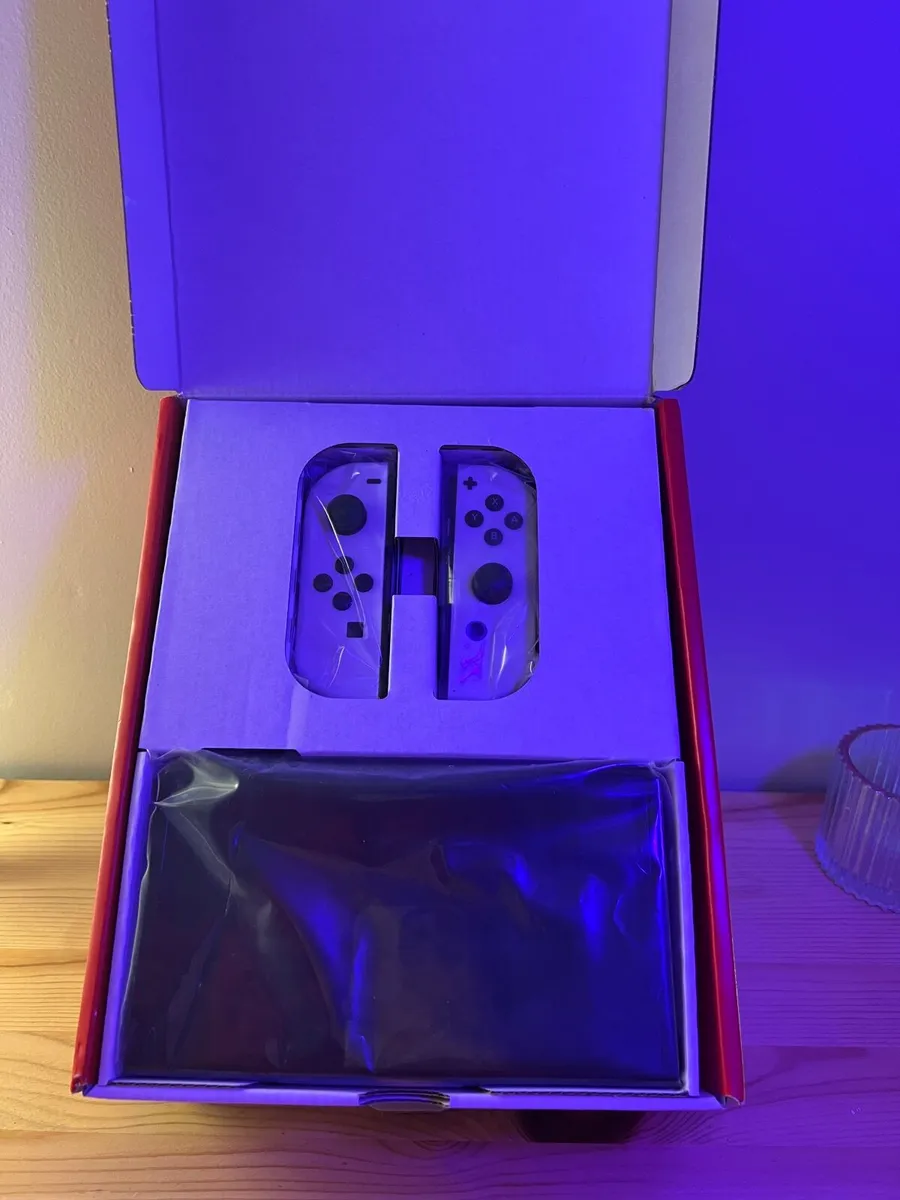 Nintendo switch oled Minecraft included - Image 3