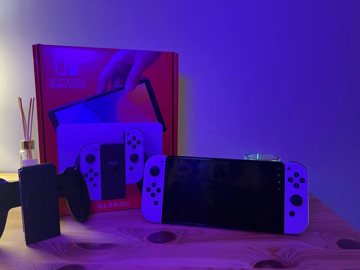 Nintendo switch oled Minecraft included - Image 2