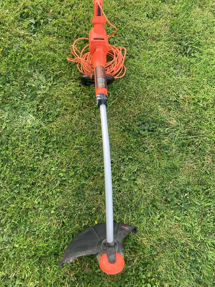 Black and Decker electric strimmer - Image 1
