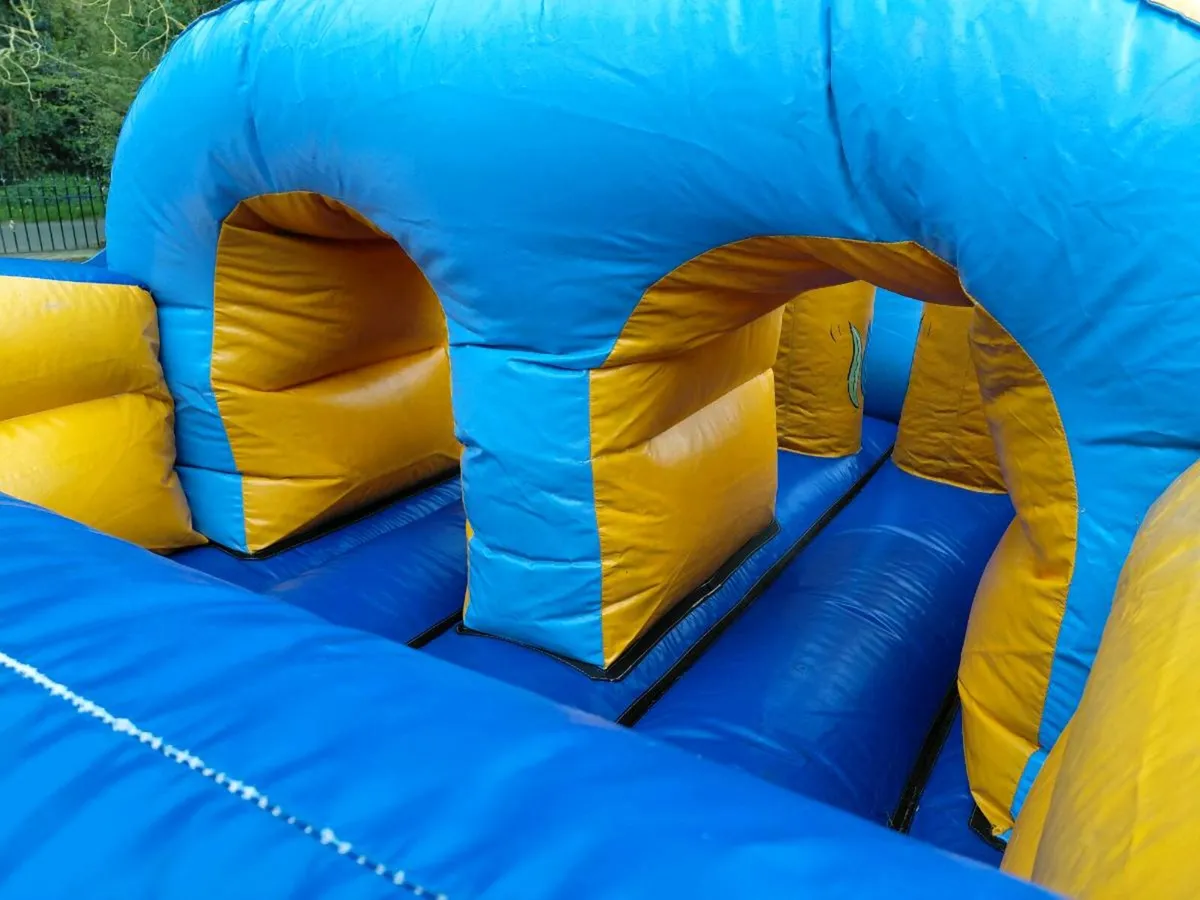 Bouncy castle - Image 2