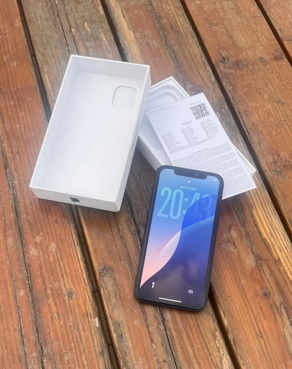 iPhone 11 (unlocked) - Image 2