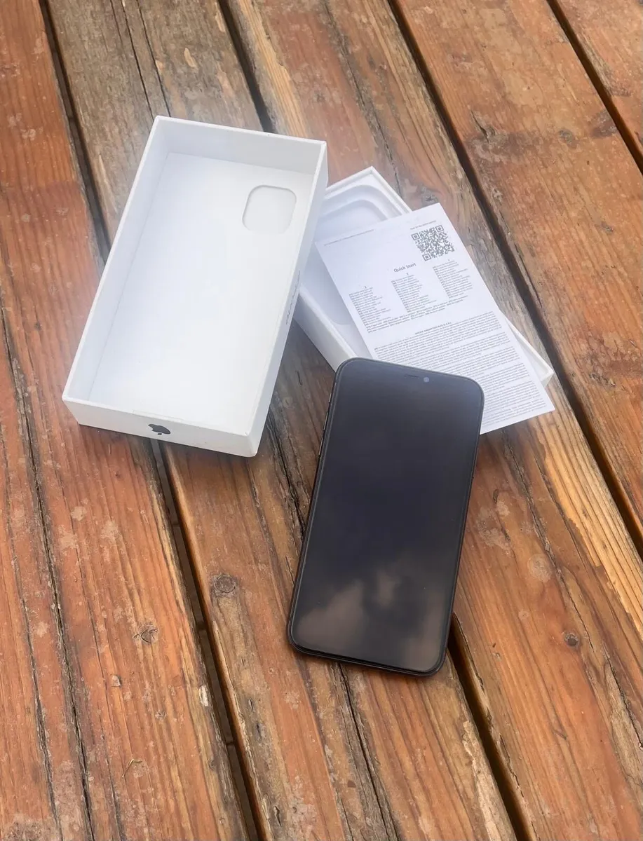 iPhone 11 (unlocked) - Image 4