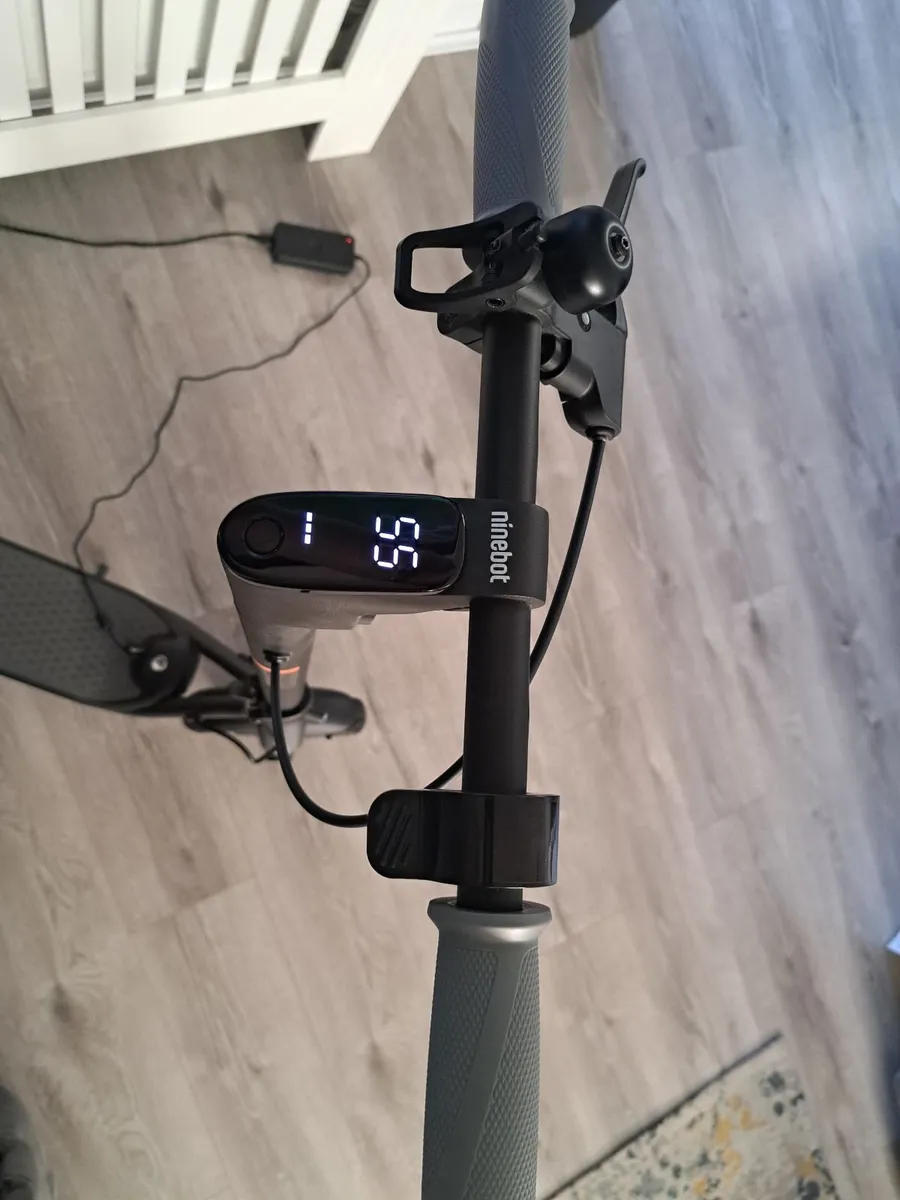 Adults Electric Scooter Ninebot - Image 3