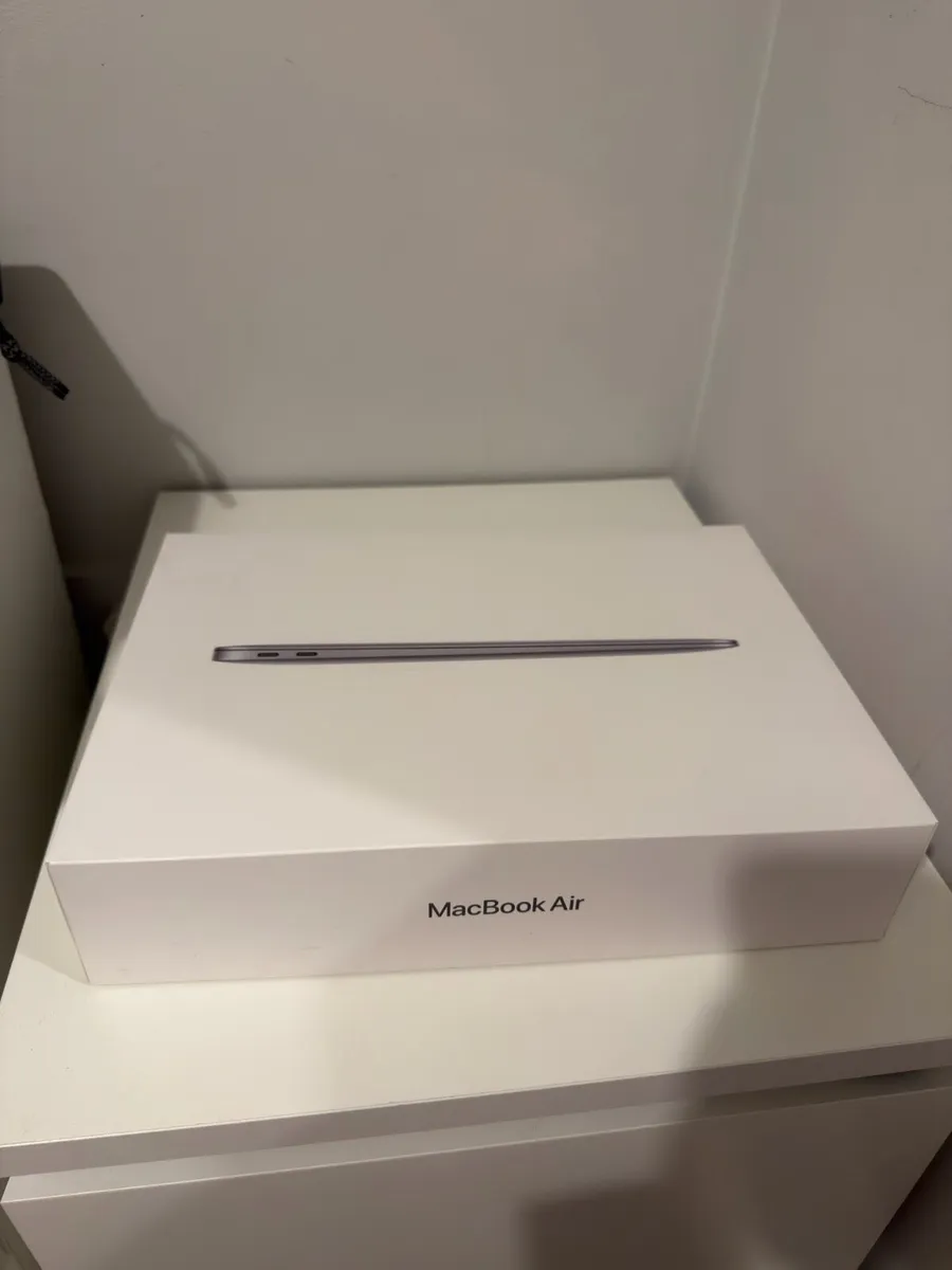 MacBook Air 2020 i7 8GB RAM 256 GB storage - Image 3
