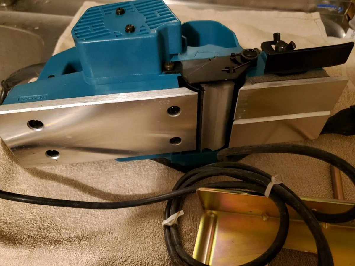 Makita power planer - Image 2