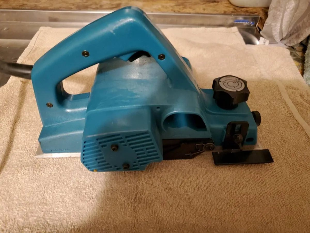 Makita power planer - Image 4