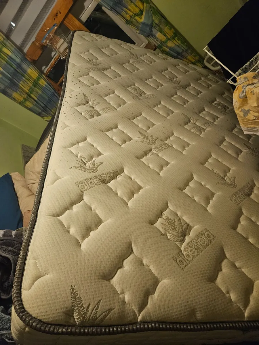 Bed base and mattress - Image 4