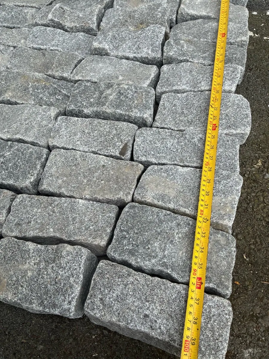 1sq metre tumbled Portuguese granite cobble blocks - Image 1