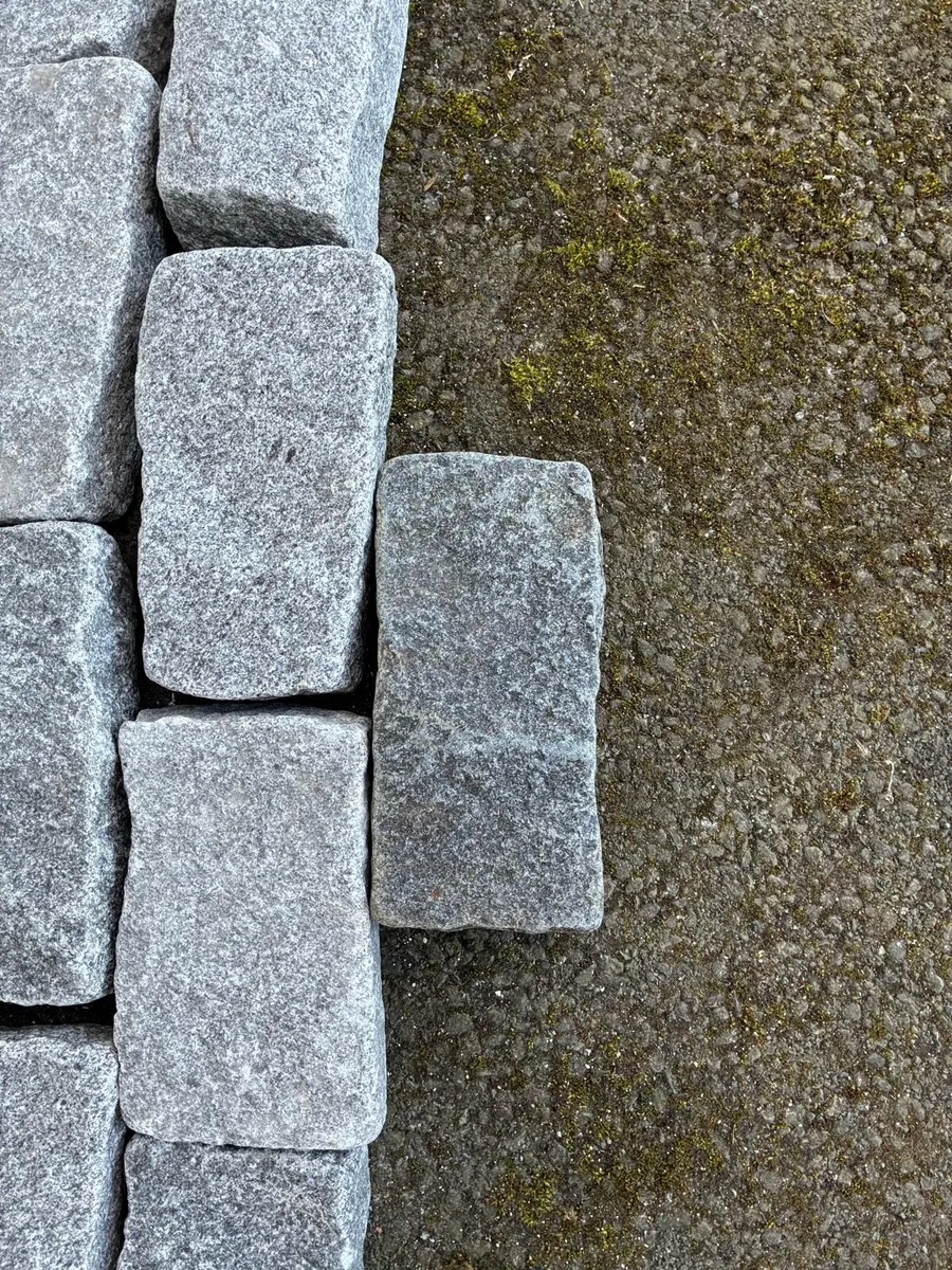 1sq metre tumbled Portuguese granite cobble blocks - Image 4