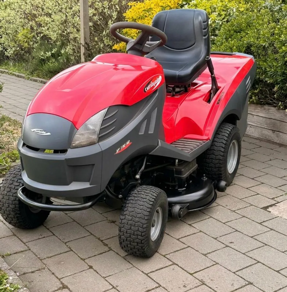 Castlegarden ride on lawnmower - Image 3