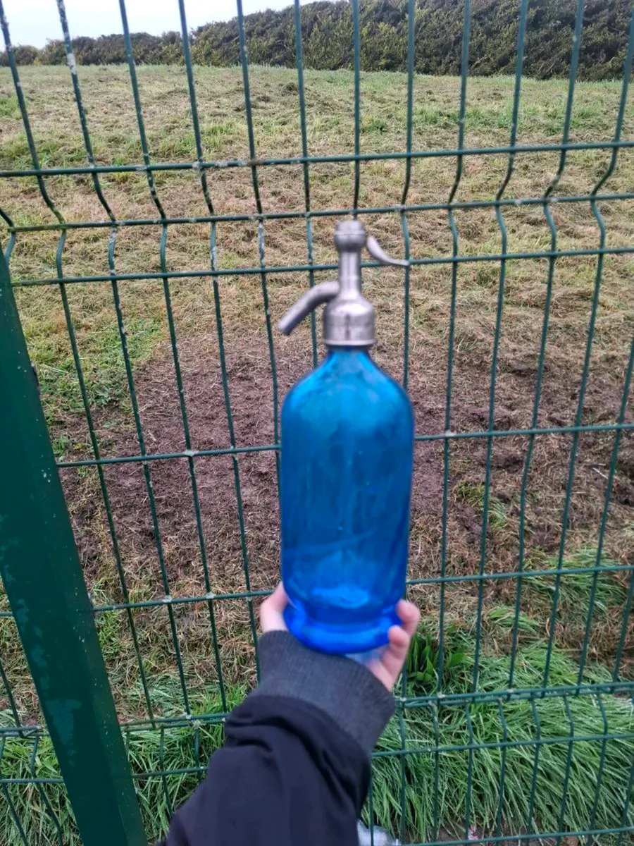Blue vintage siphon possible to post - Image 1