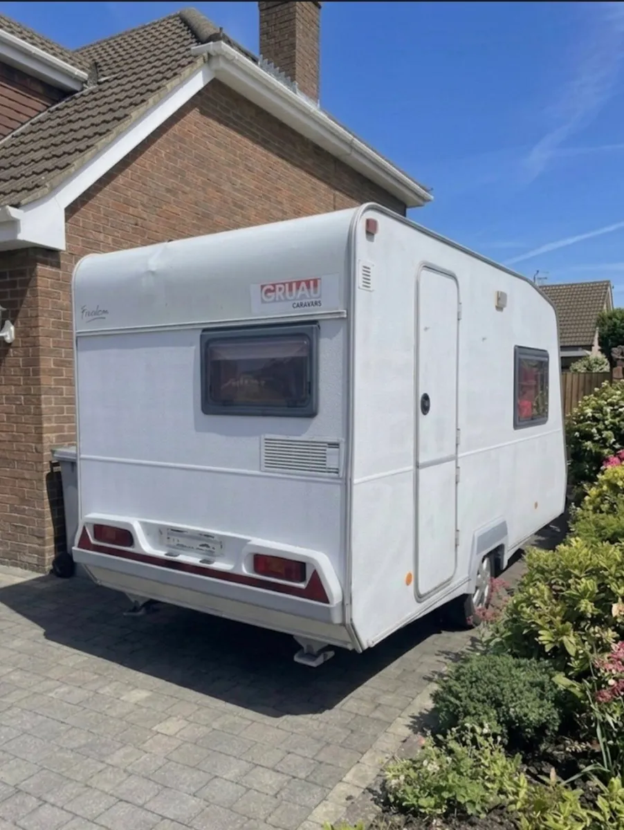 2/3 berth freedom compact caravan - Image 2