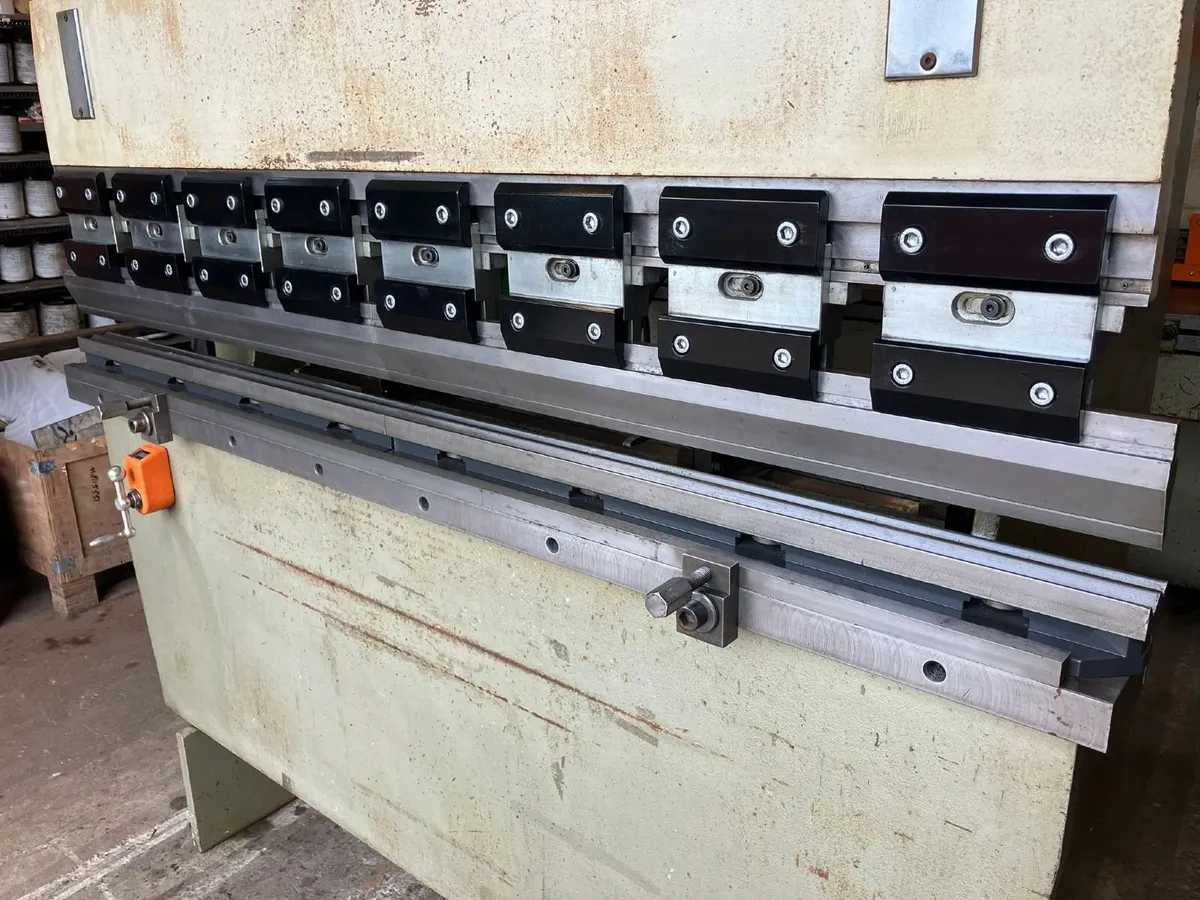 K & B PRESS BRAKE - Image 4