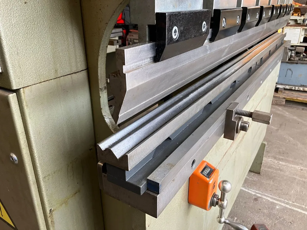 K & B PRESS BRAKE - Image 2