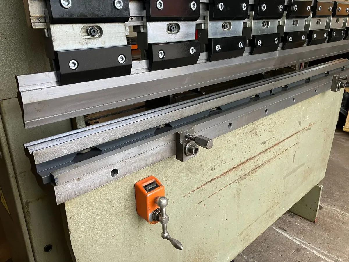 K & B PRESS BRAKE - Image 3