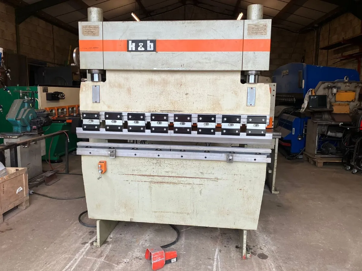 K & B PRESS BRAKE - Image 1