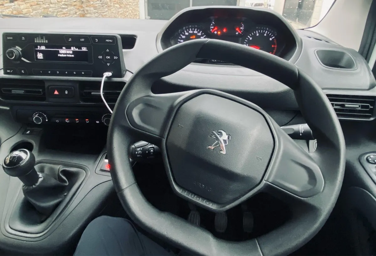 2021 Peugeot partner van - Image 4