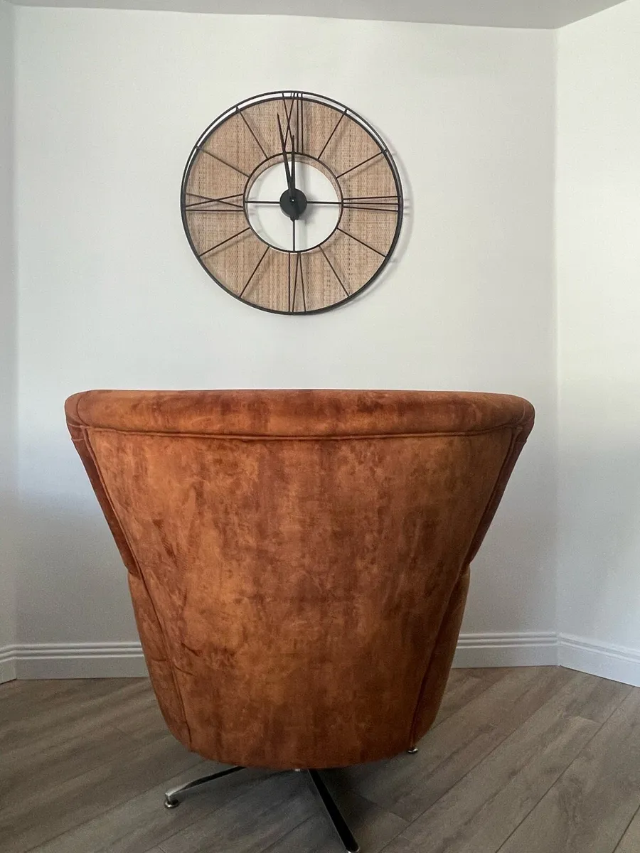 Orange swivel chair - Image 3