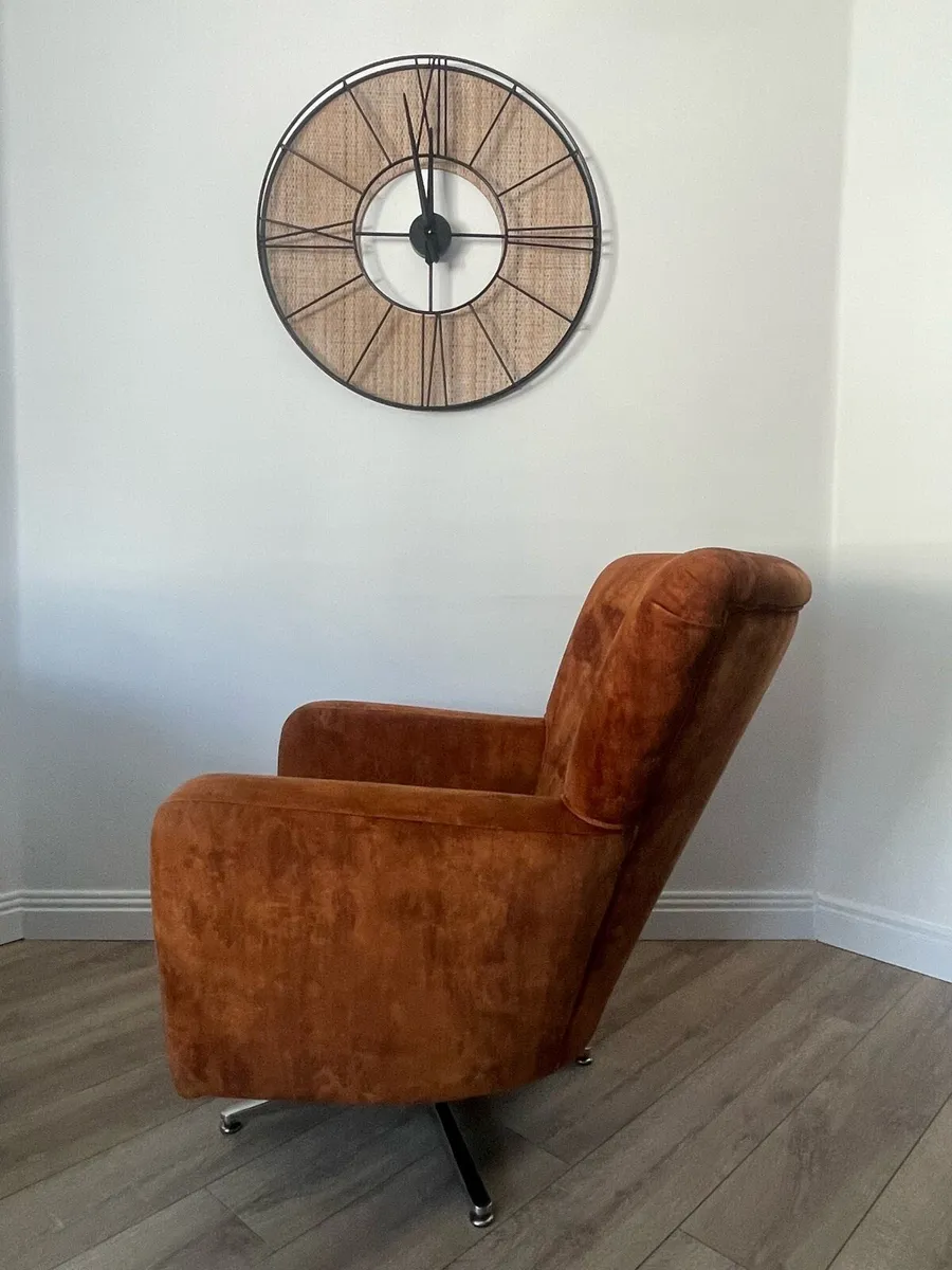 Orange swivel chair - Image 2