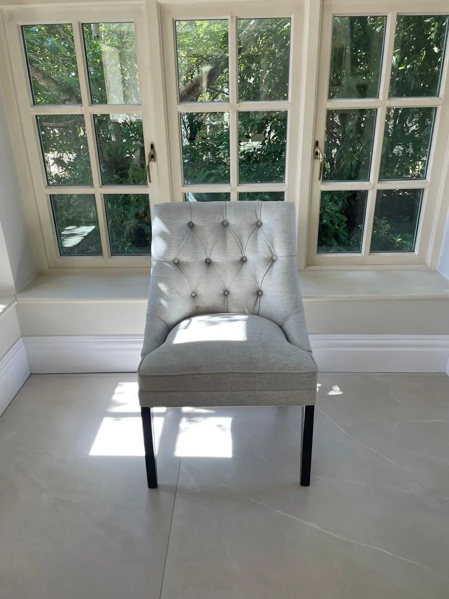 Deep-Buttoned Armless Accent Chair