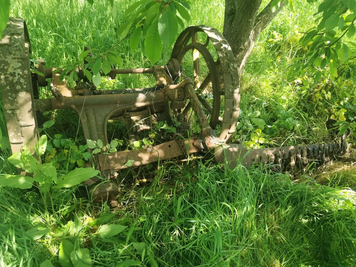 Vintage Mowing Bar - Image 2