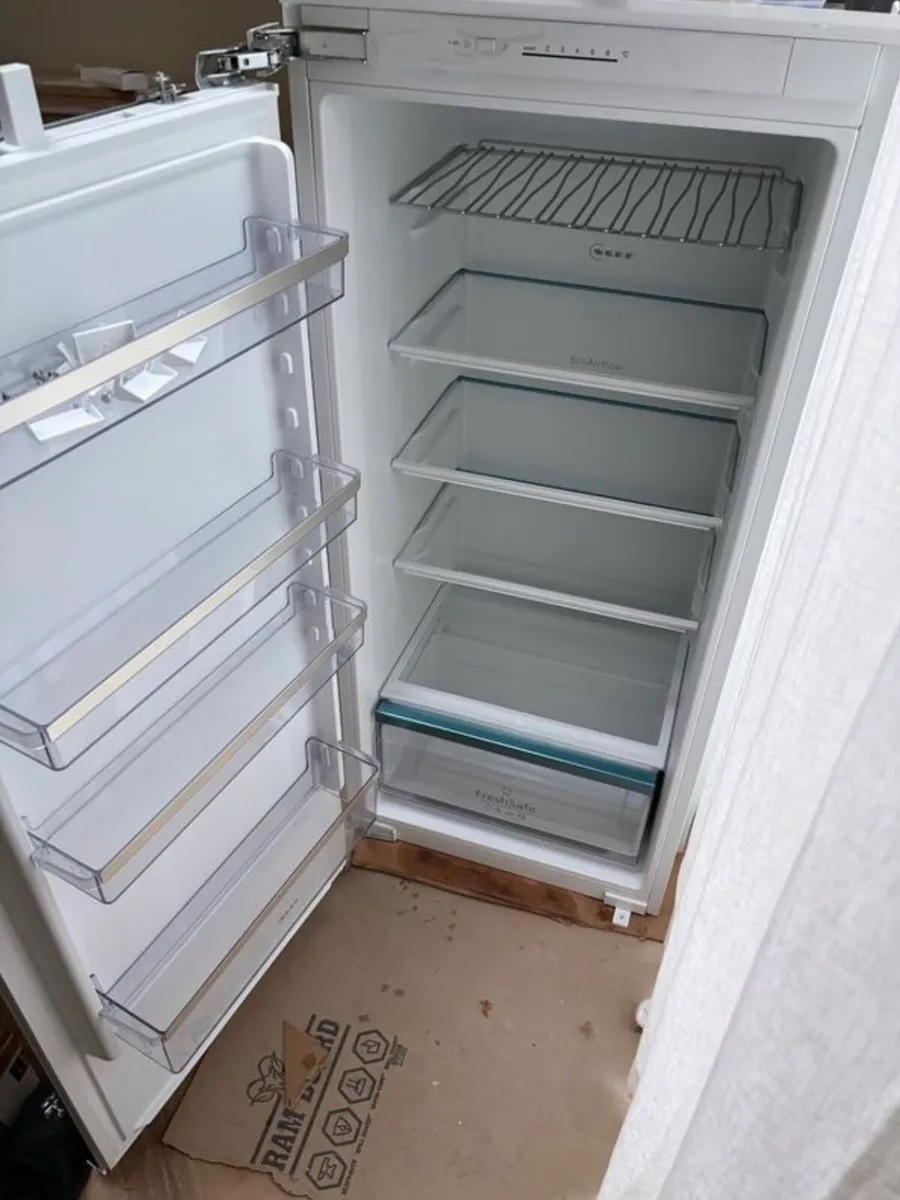 NEFF Refrigerator - Image 3
