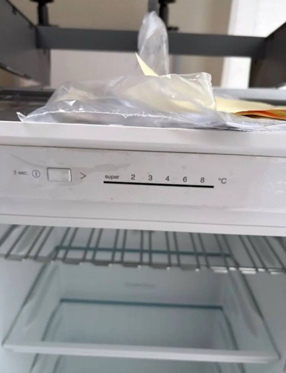 NEFF Refrigerator - Image 4