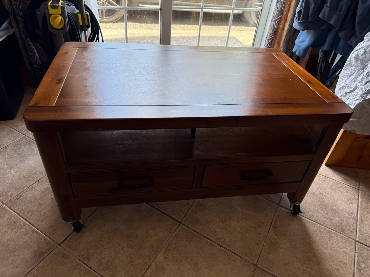 Coffee/Tv table - Image 1