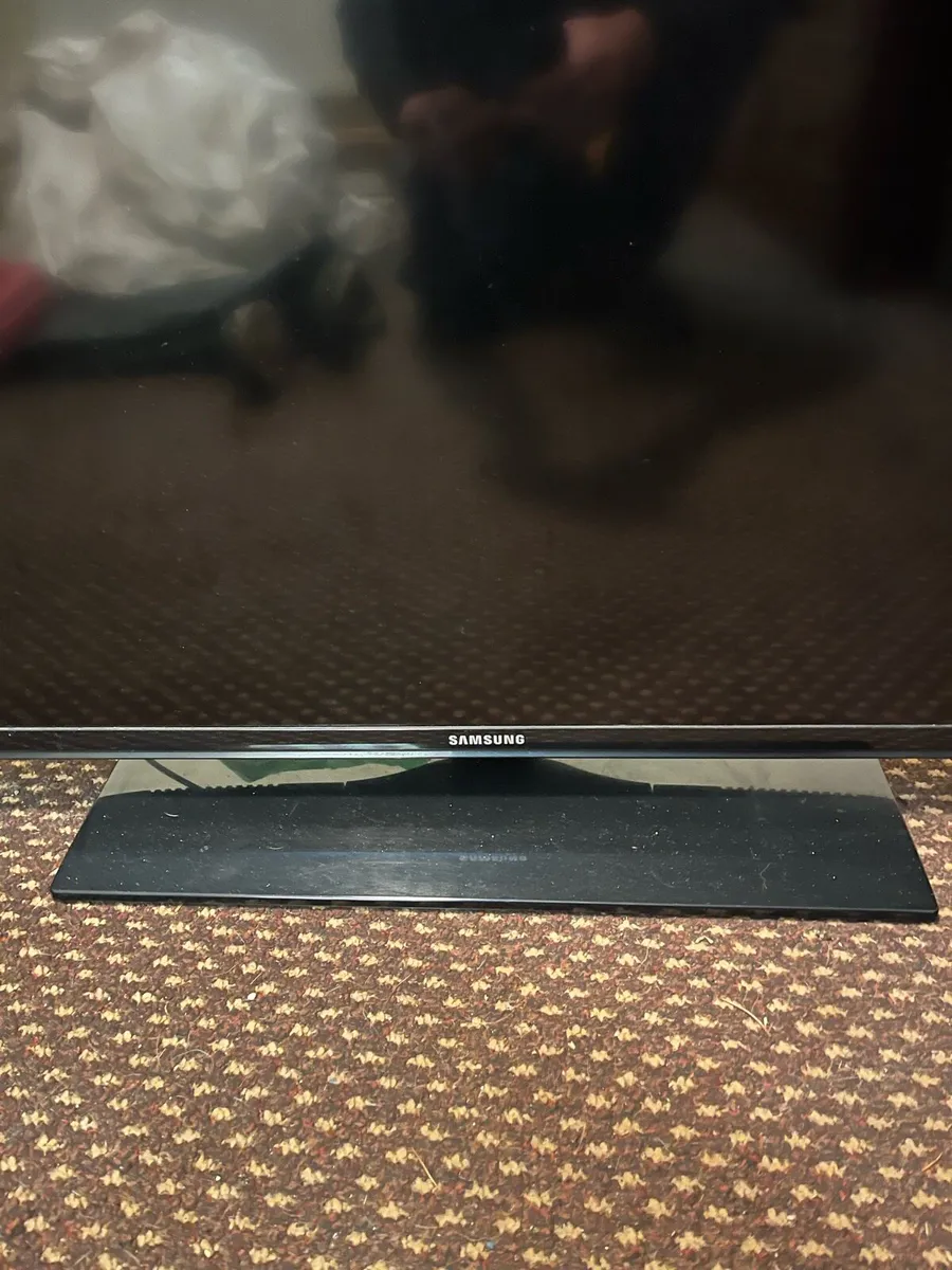 samsung 40 inch smart tv - Image 2