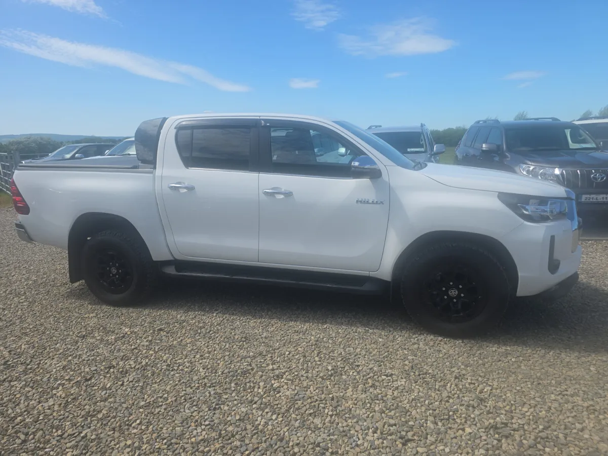 Toyota Hilux 2.8 D4D SR5 - Image 3