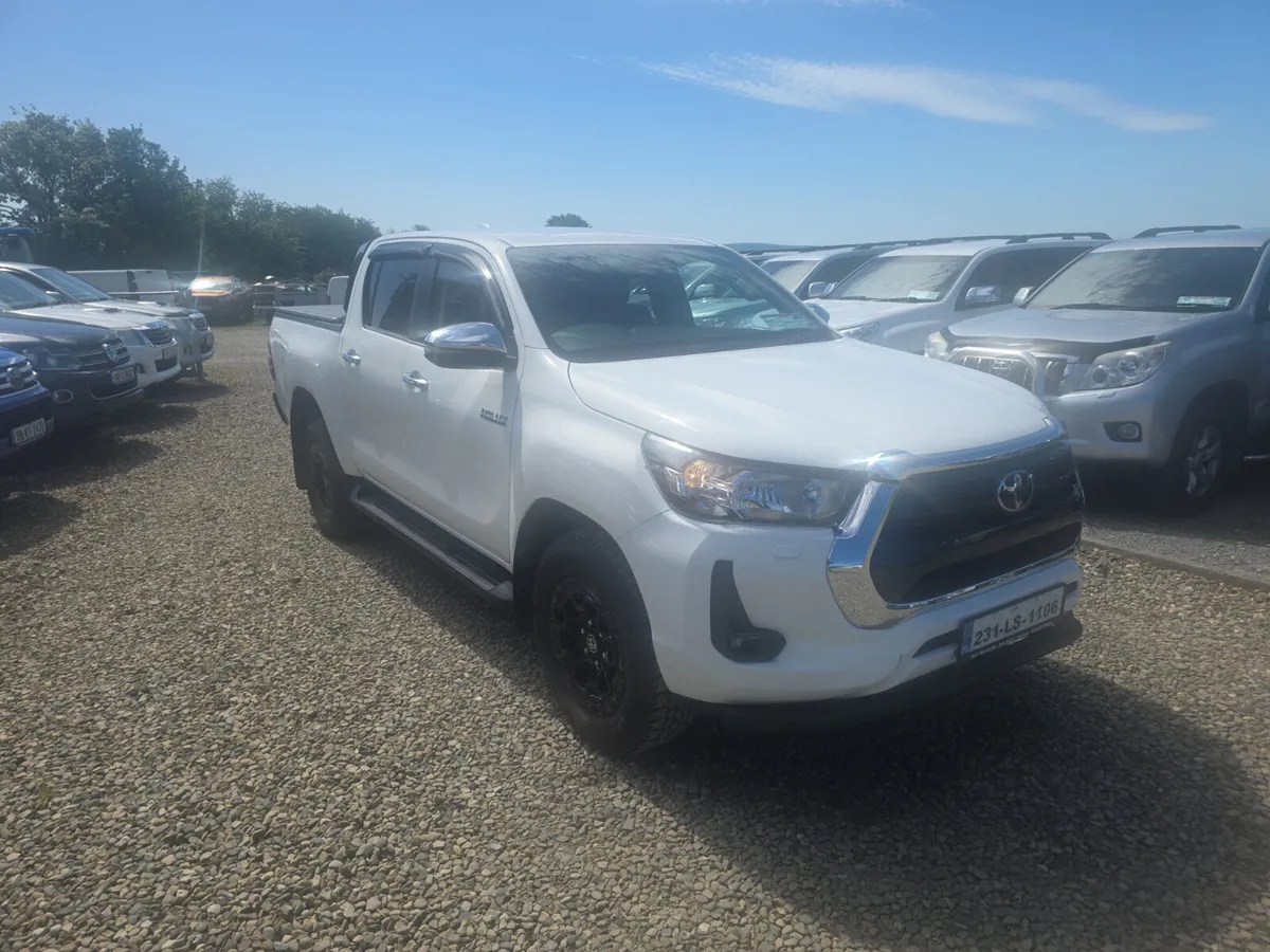 Toyota Hilux 2.8 D4D SR5 - Image 1