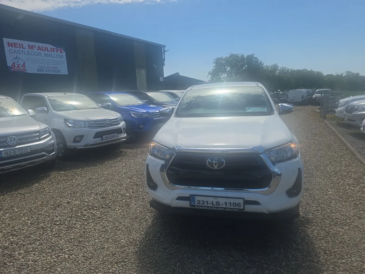 Toyota Hilux 2.8 D4D SR5 - Image 2