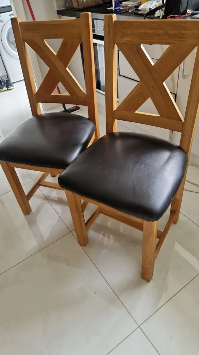 Diningroom  Table and chairs - Image 4