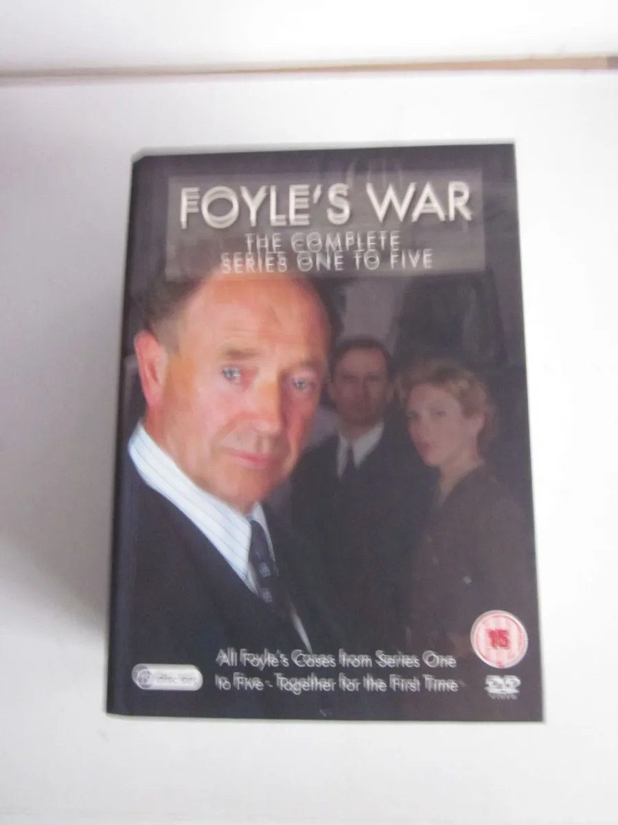 Foyle's War Complete Series 1 to 5 (19DVD's) - Image 1