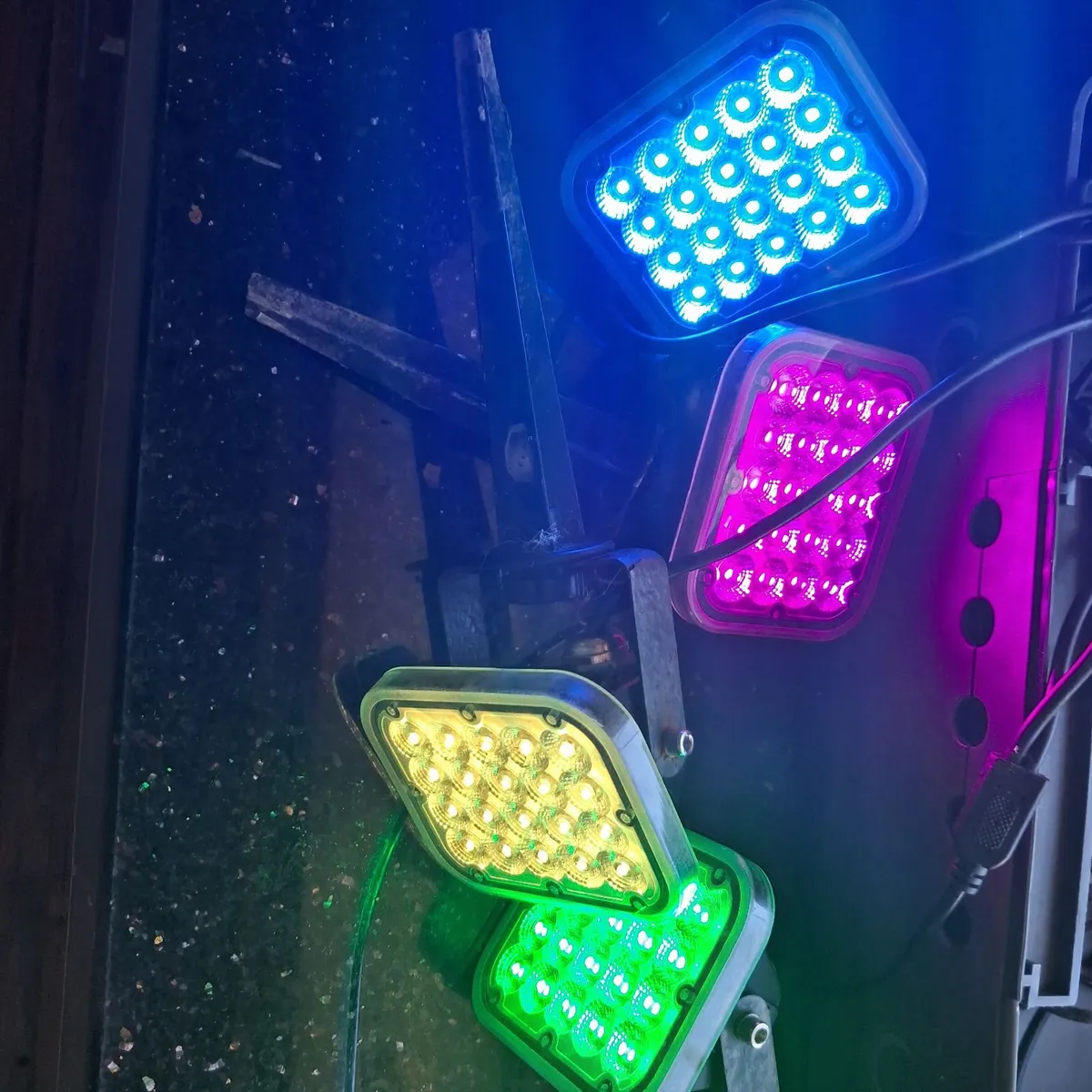 4 set colour changing led garden lights - Image 3