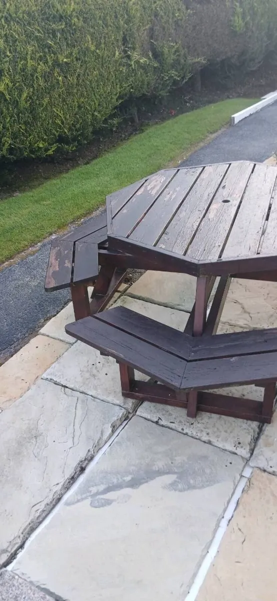 8 seater garden table - Image 1