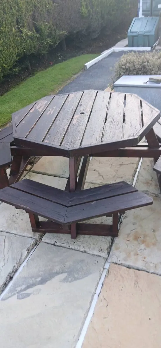 8 seater garden table - Image 3