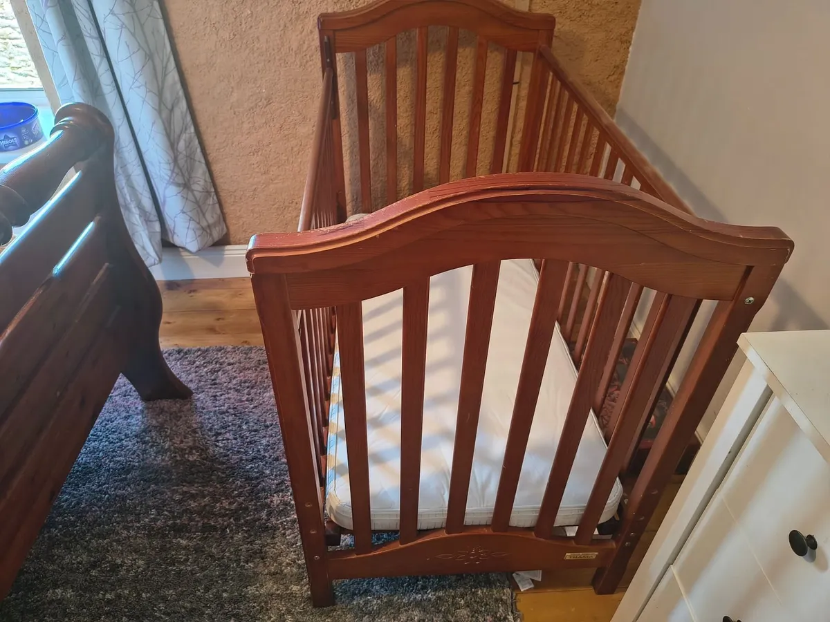 cot, small chest drawers and one  painted chair - Image 2