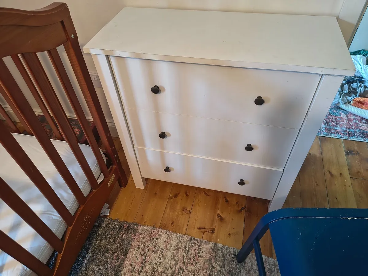 cot, small chest drawers and one  painted chair - Image 3