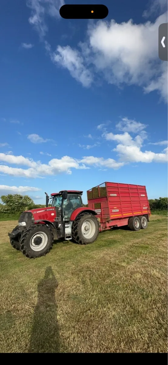 Tractor and silage trailer hire