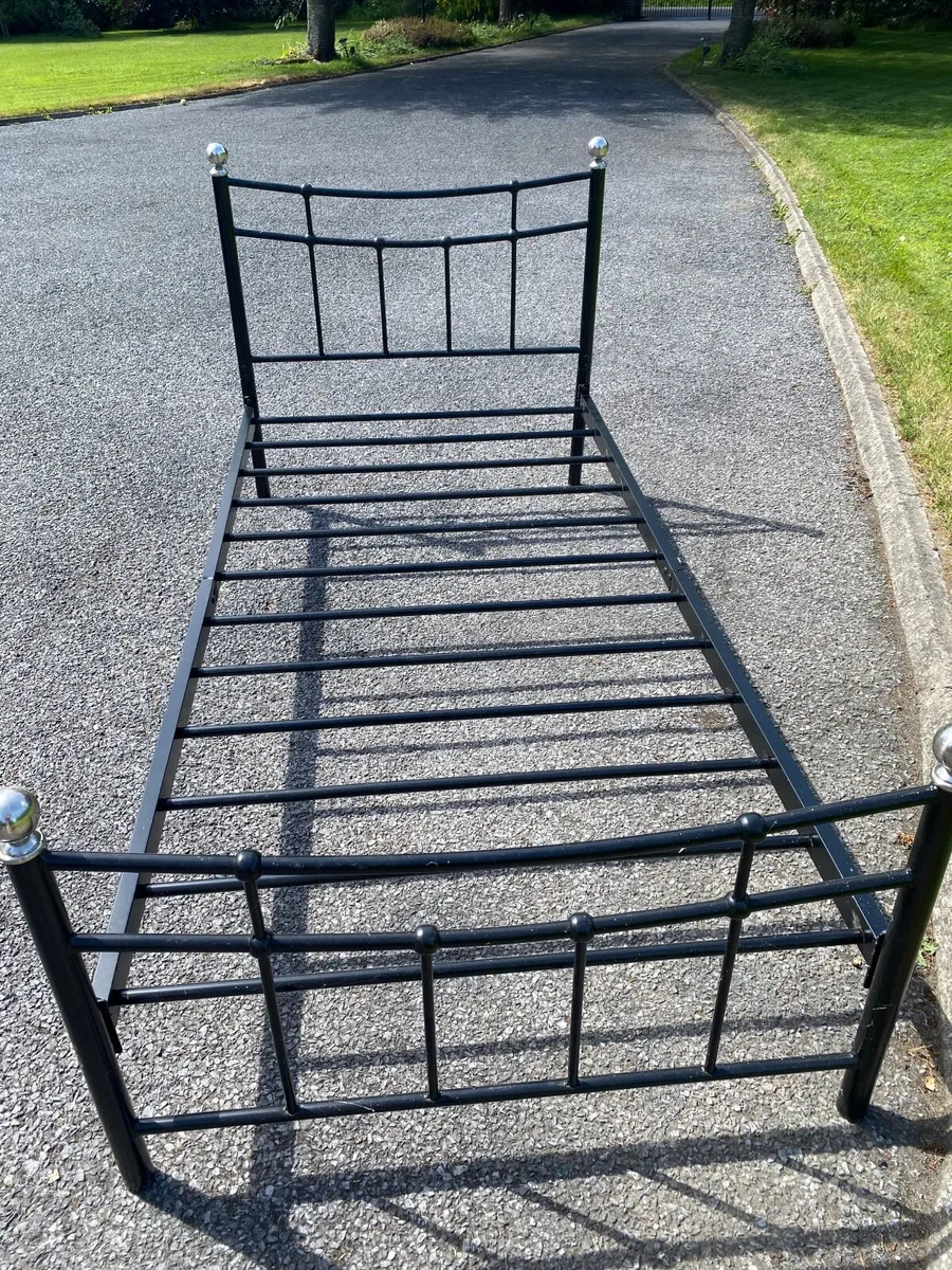 Metal bed frame - Image 2