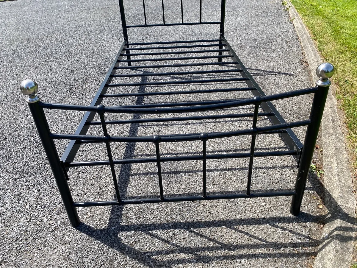 Metal bed frame - Image 3