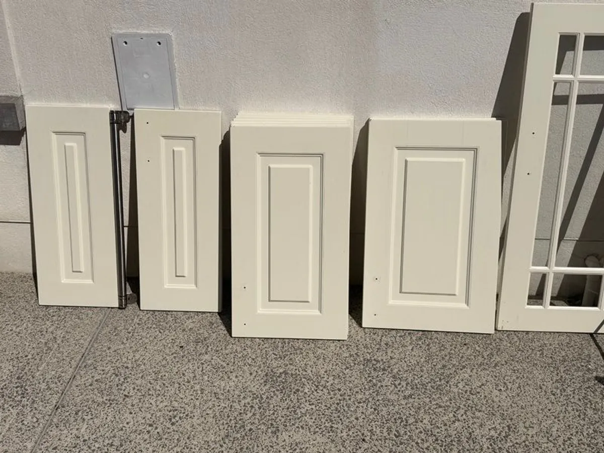 Cream Shaker Kitchen Cabinet Doors & Hardware - Image 3