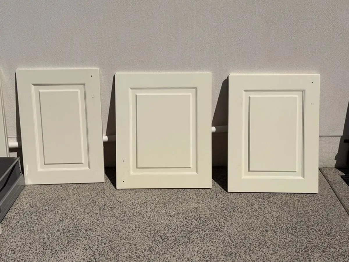 Cream Shaker Kitchen Cabinet Doors & Hardware - Image 1